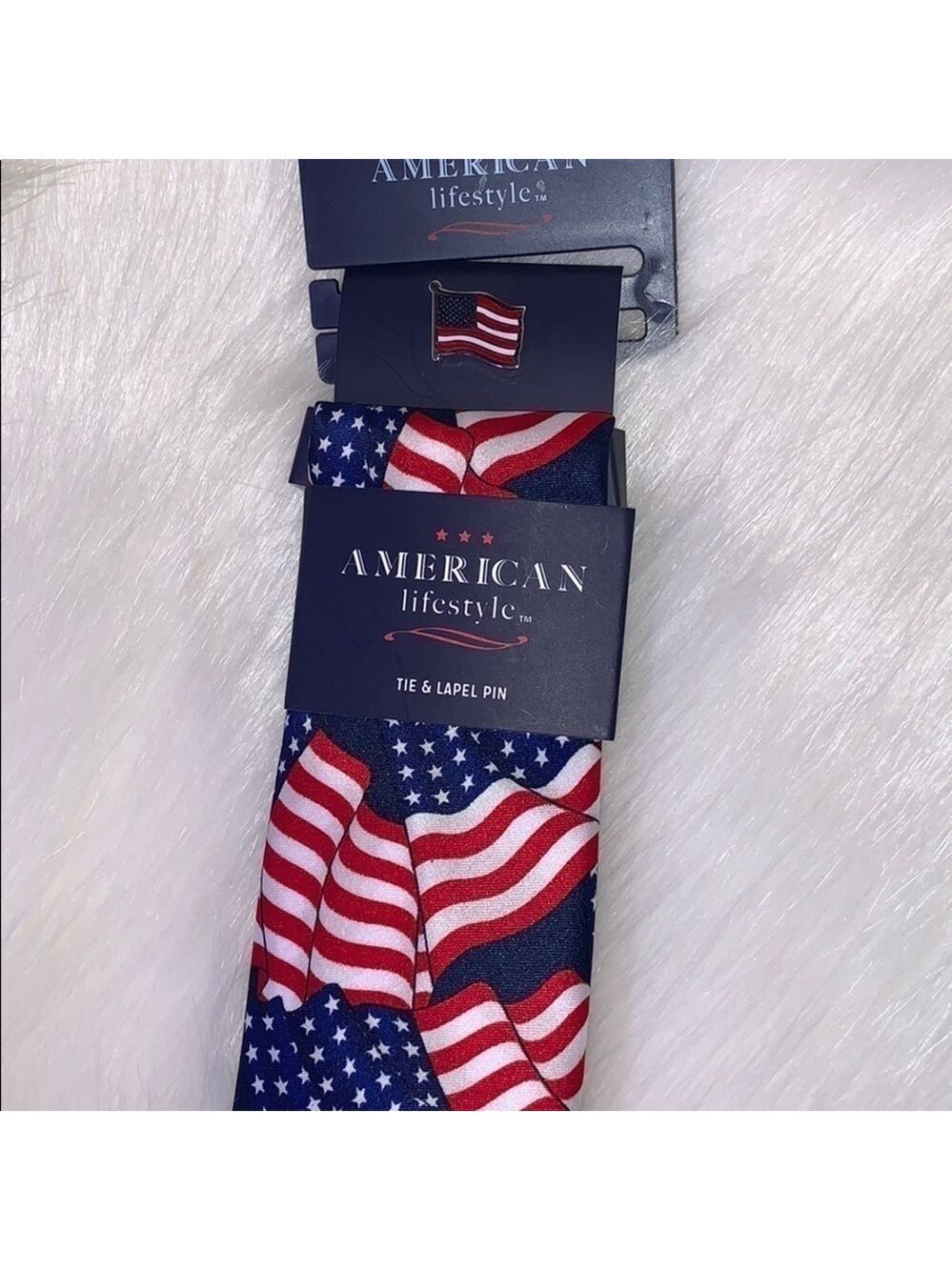 AMERICAN LIFESTYLE FLAG TIE AND LAPEL PIN SET